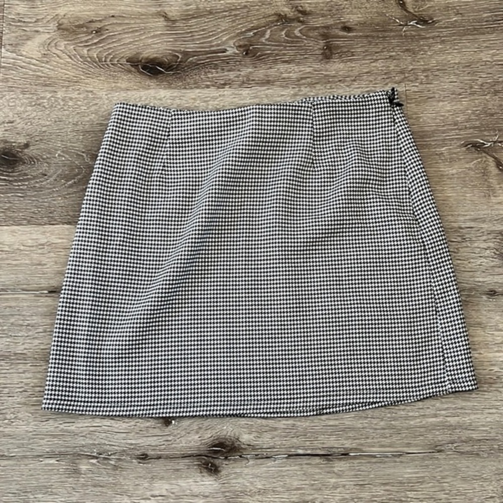 Forever 21 houndstooth mini skirt size medium